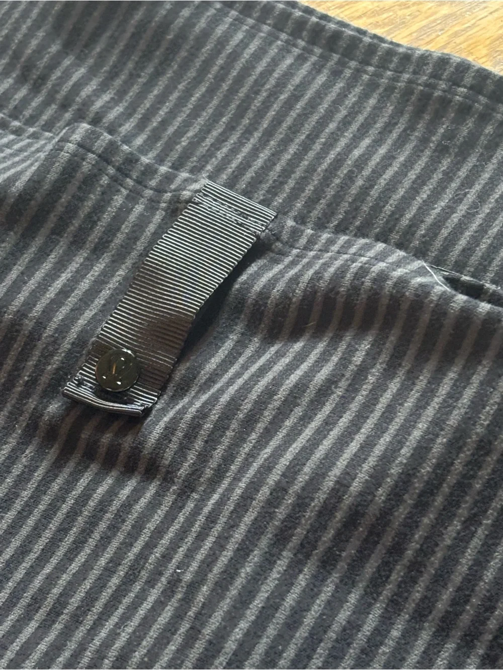 Lululemon Vinyasa Rulu Snaps Multi-function Black/Gray stripped Scarf